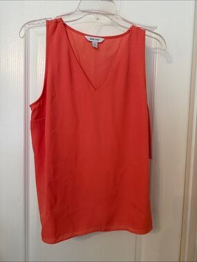 Nine West Coral Sleeveless V-Neck blouse medium